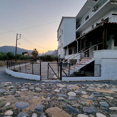 Thassa Beach Apartment No1 Leonidio Bagian luar foto