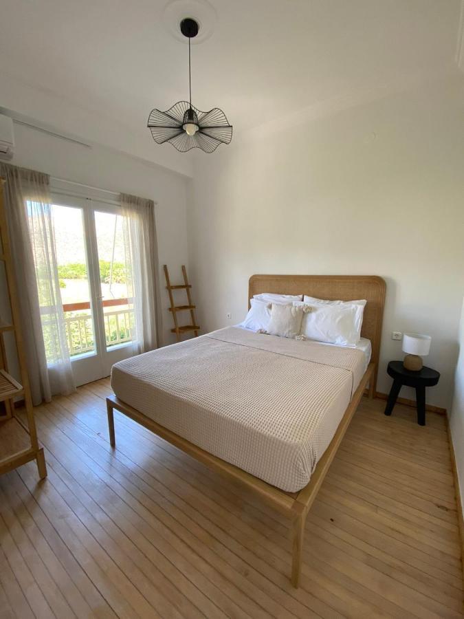 Thassa Beach Apartment No1 Leonidio Bagian luar foto