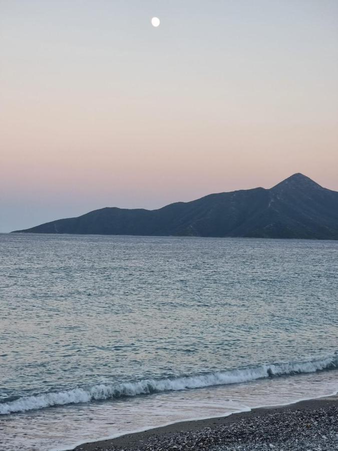 Thassa Beach Apartment No1 Leonidio Bagian luar foto
