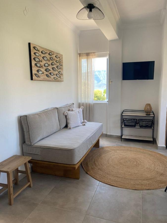 Thassa Beach Apartment No1 Leonidio Bagian luar foto