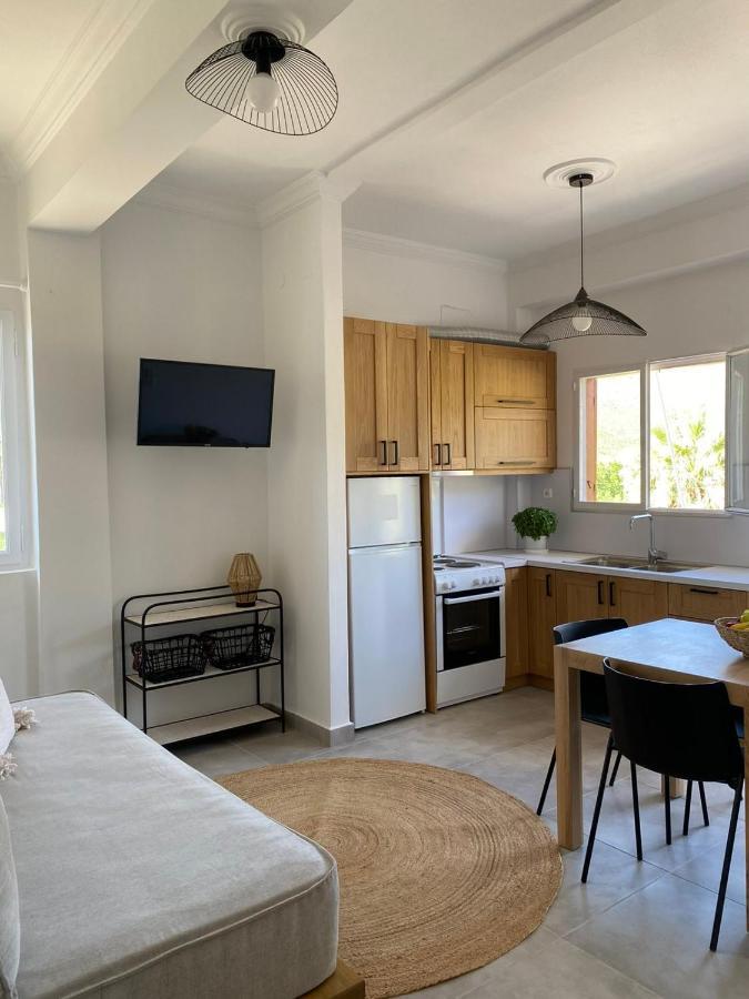 Thassa Beach Apartment No1 Leonidio Bagian luar foto